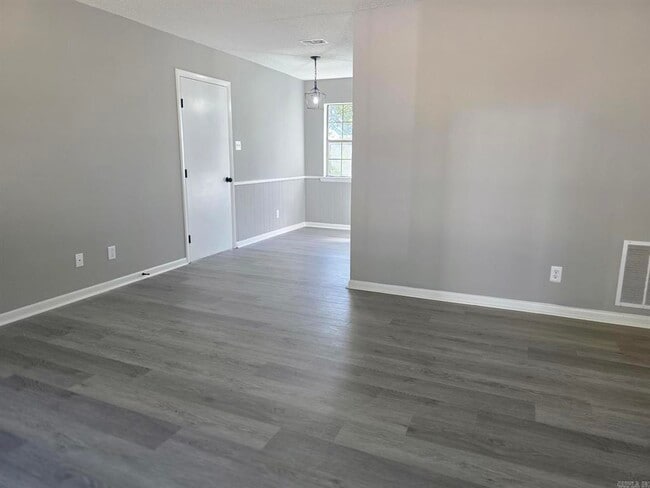 Foto del edificio - 216 Windhill Dr