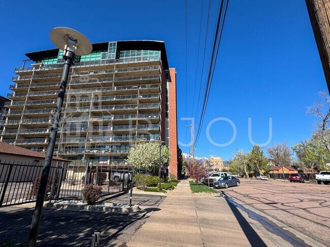 Building Photo - 417 E. Kiowa St