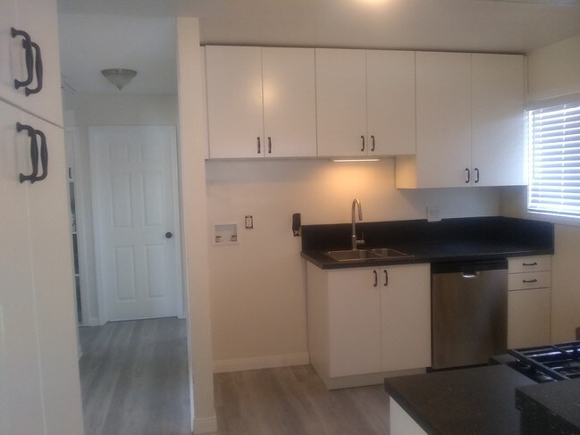 Cocina y salón - 1608 260th St