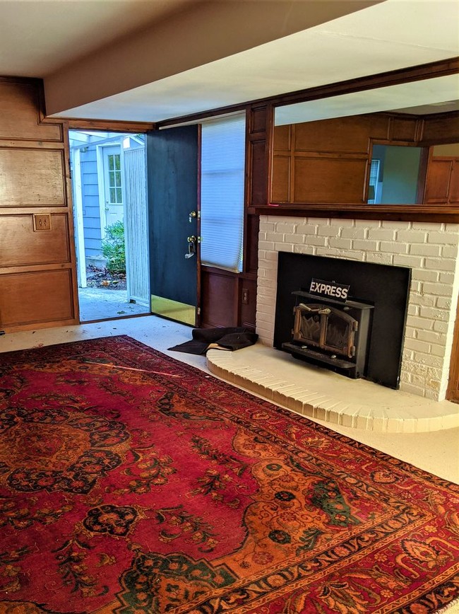 Building Photo - Olympic Hills Charmer