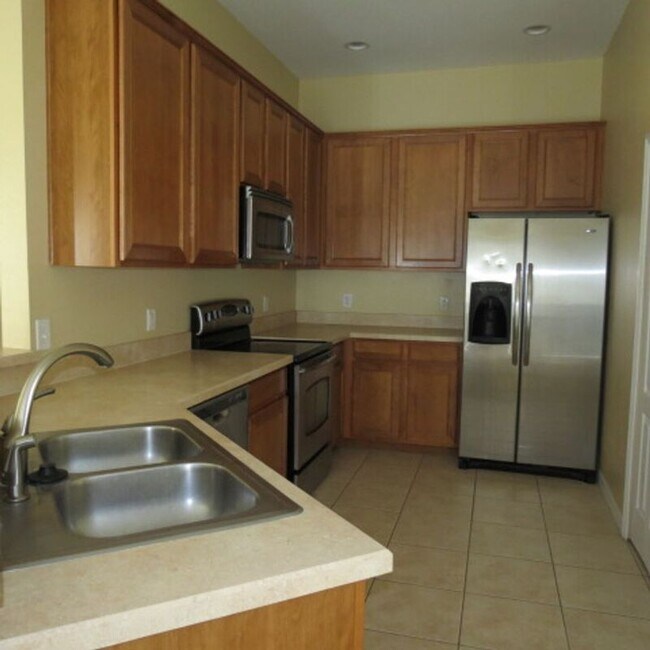 Building Photo - 2055 Estancia Cir
