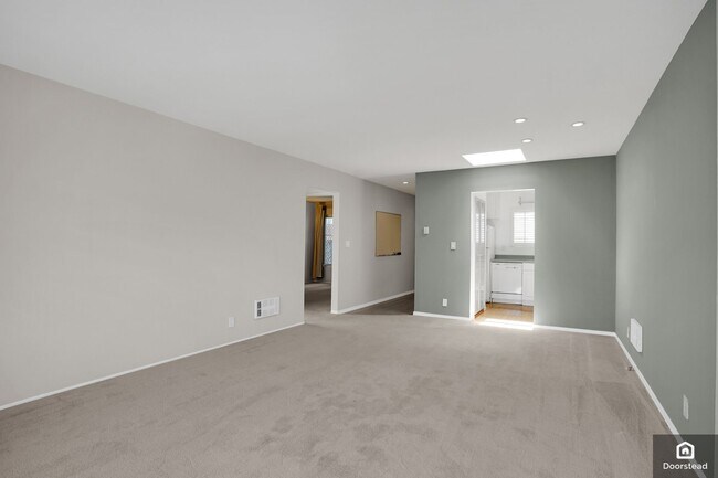Building Photo - 1464 Grove St