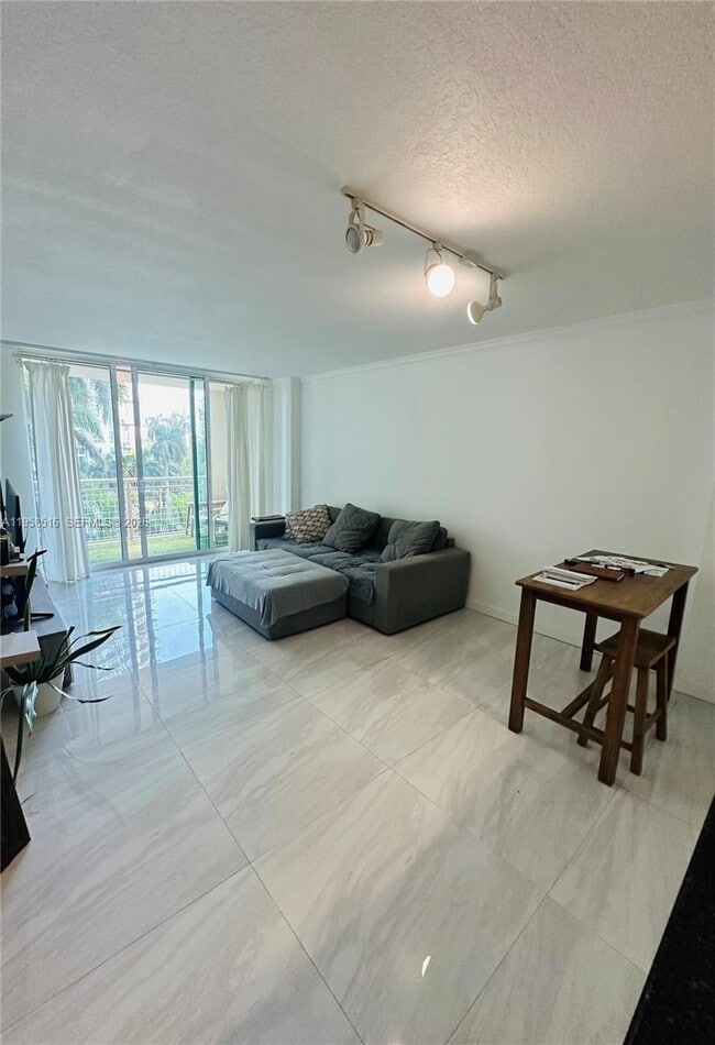 Foto del edificio - 2000 N Bayshore Dr