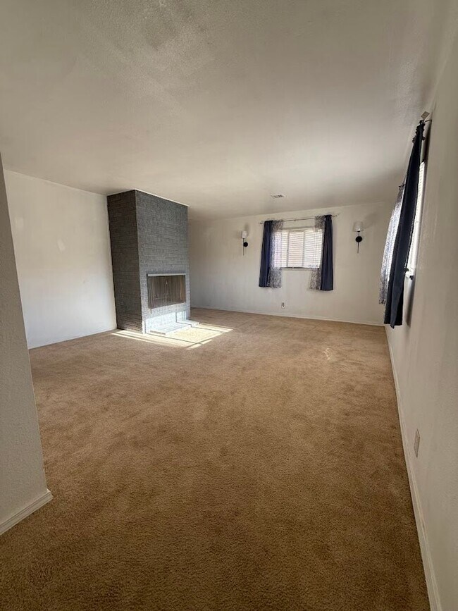 Foto del edificio - Well Maintained 3bd/2ba Home With Large Bonus Room