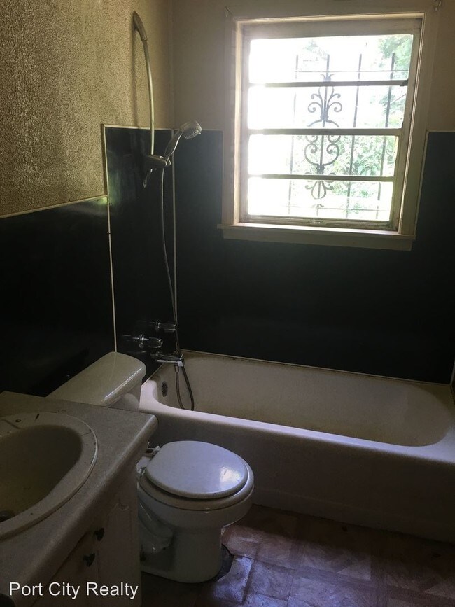 Foto del edificio - 3318 1/2 Darien St