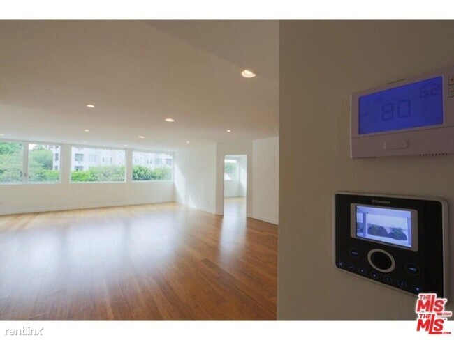 Foto del edificio - 2 br, 2.5 bath Condo - 10366 Wilshire Blvd...