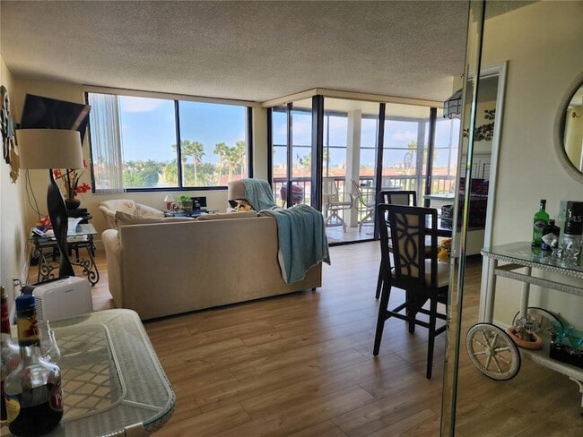 Building Photo - 6357 Bahia Del Mar Blvd S