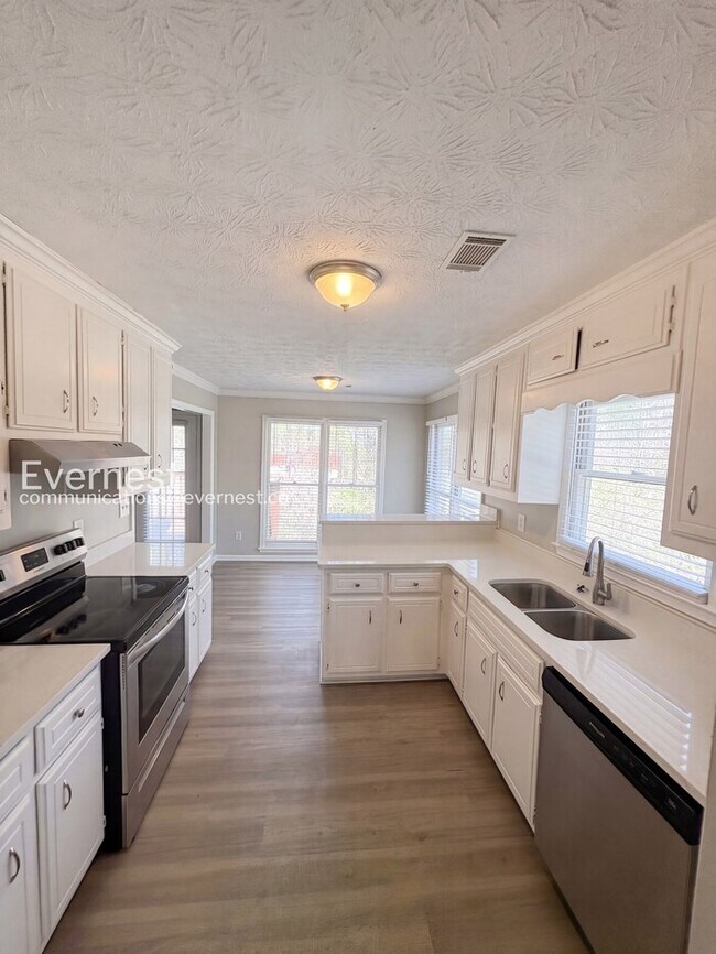 Building Photo - 10 Fairhaven Ct