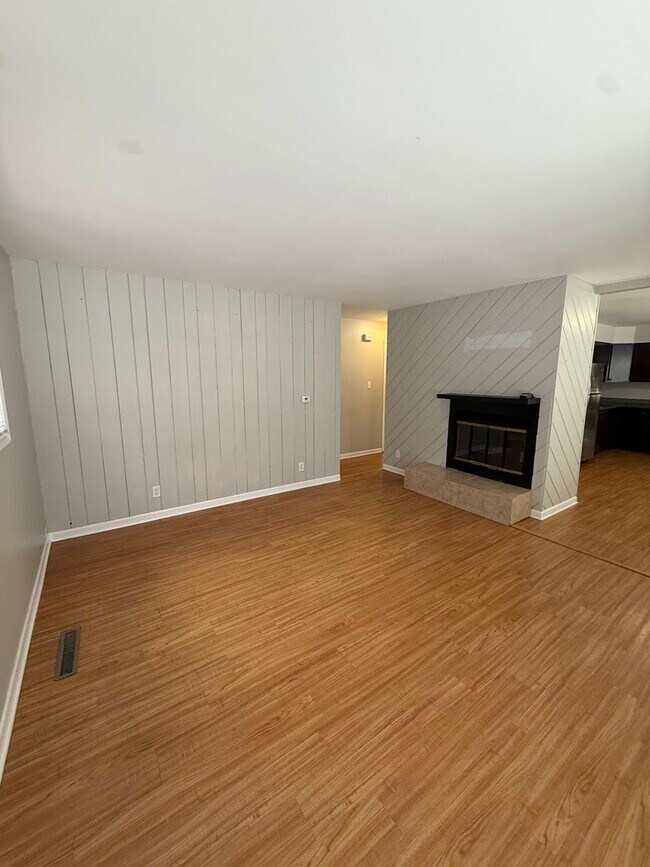 Building Photo - 803 Dorman Dr