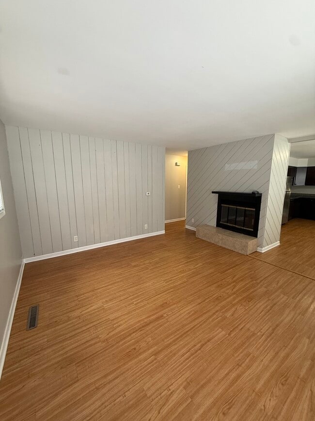 Foto del edificio - 803 Dorman Dr