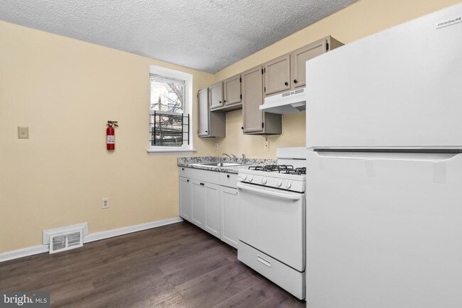 Foto del edificio - 2752 N Darien St
