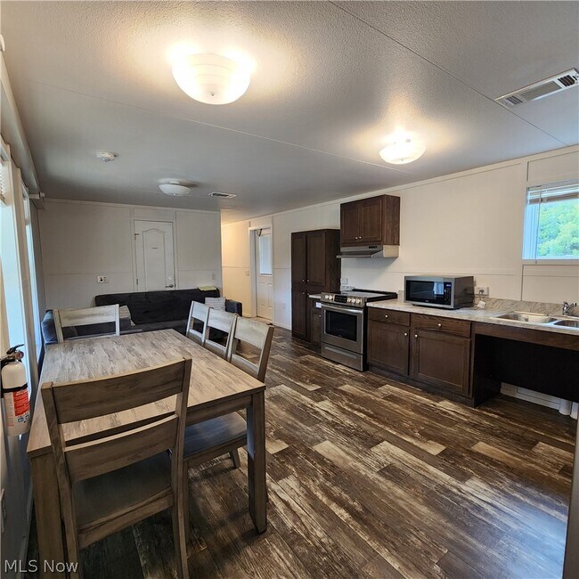 Foto del edificio - 67930 Wintergreen Rd
