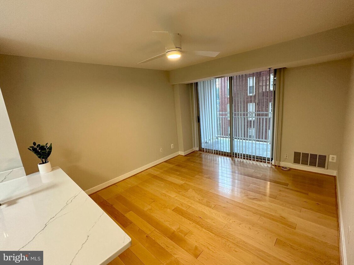 7500 Woodmont Ave Unit S703, Bethesda, MD 20814 Room for Rent in