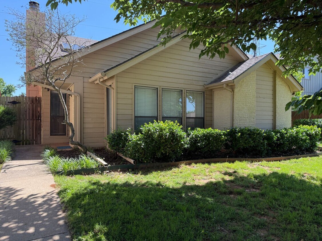 Foto principal - 7332 NW 101st St