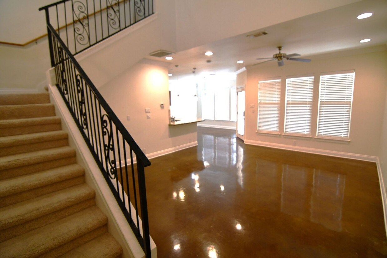 Condo in Village at Pelican Lakes (Gated C... House Rental in Baton