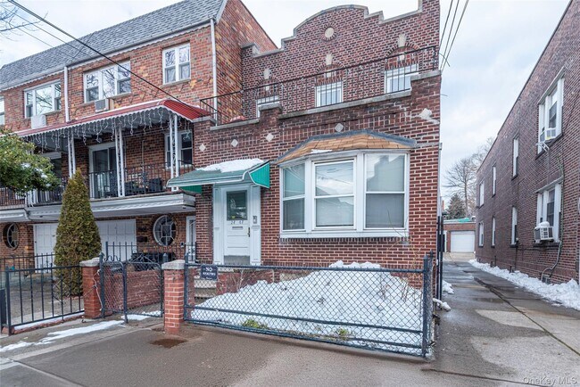 Foto del edificio - 28-07 Newtown Ave