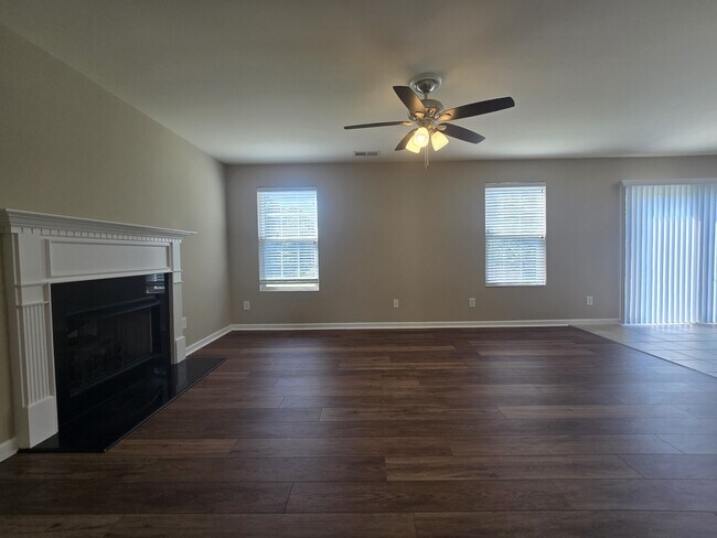 Foto del edificio - 1015 Daniel Ln