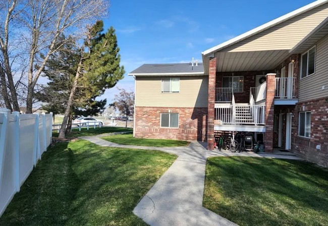 Building Photo - 2 Bed 1 Bath Condo in Rexburg Idaho - Unit...