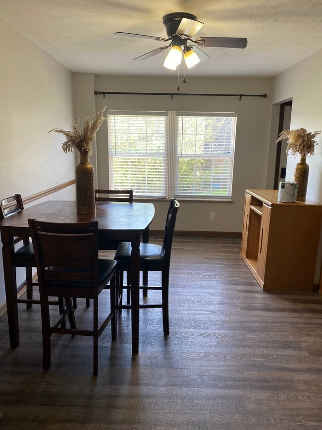Building Photo - 3 Bedroom Townhome in Cross Lanes