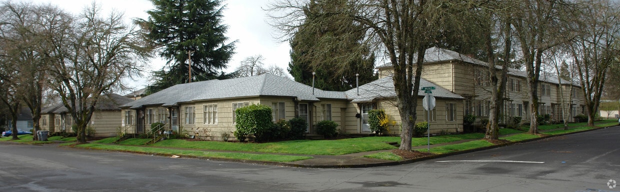 Building Photo - 909 11th Ave SW