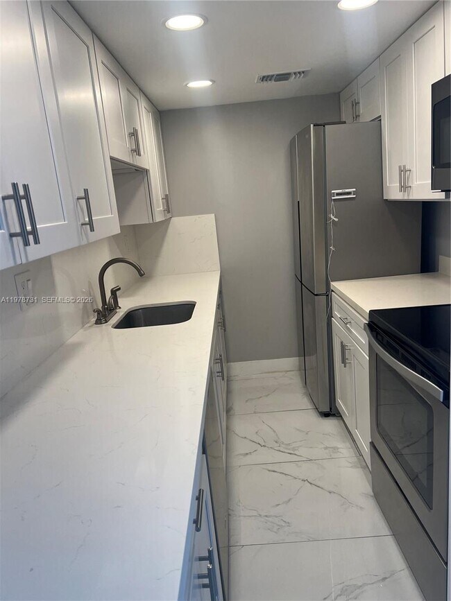 Foto del edificio - 3304 Virginia St