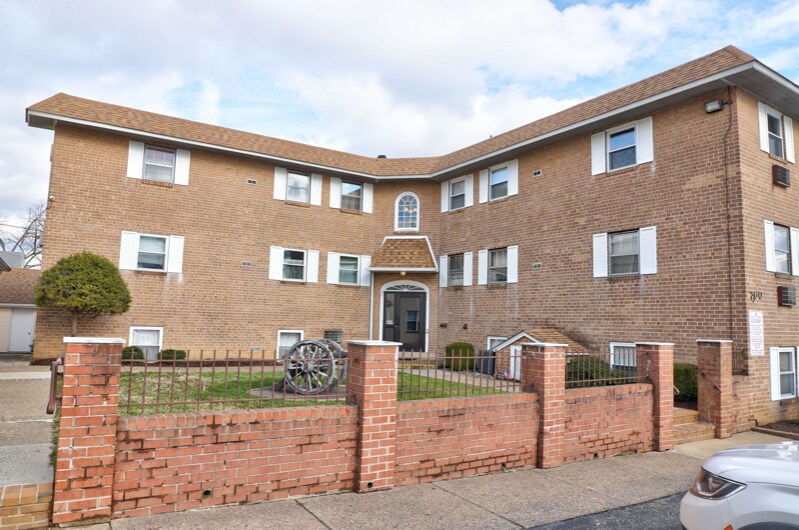 Primary Photo - 300 Rutledge Ave