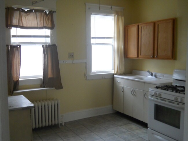 kitchen with vintage sink - 13 Sparkill Ave