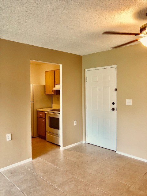 Kitchen/Dining rm - 1101 Benoist Farms Rd