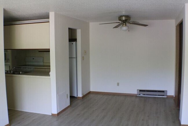 Foto del edificio - $950 | 2 Bedroom, 1 Bathroom Apartment | N...