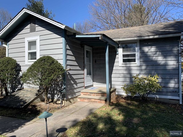 Primary Photo - 15 Rutgers Ct