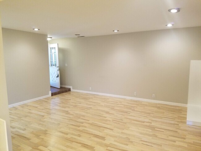 Building Photo - 7767 Briarsprings Dr