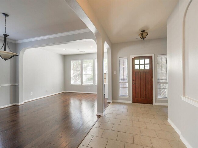 Foto del edificio - 5511 Wild Milberry Dr