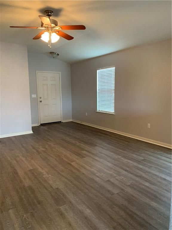 Foto del edificio - 4 Bed, No Carpet Home in Kyle, Available for July Move-In
