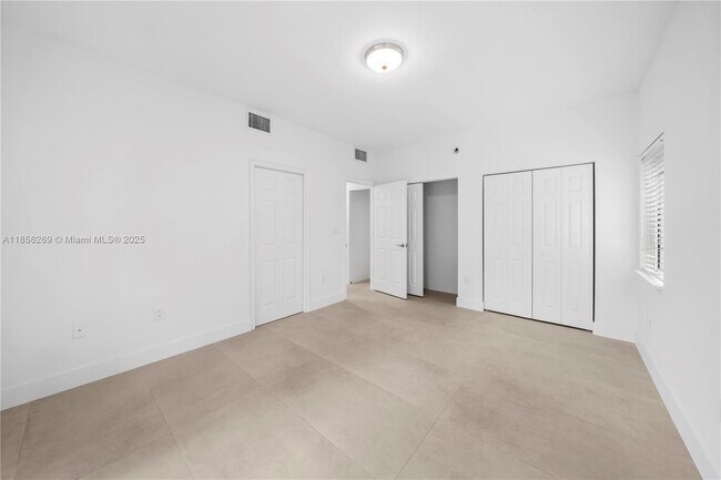 Foto del edificio - 2849 Coconut Ave