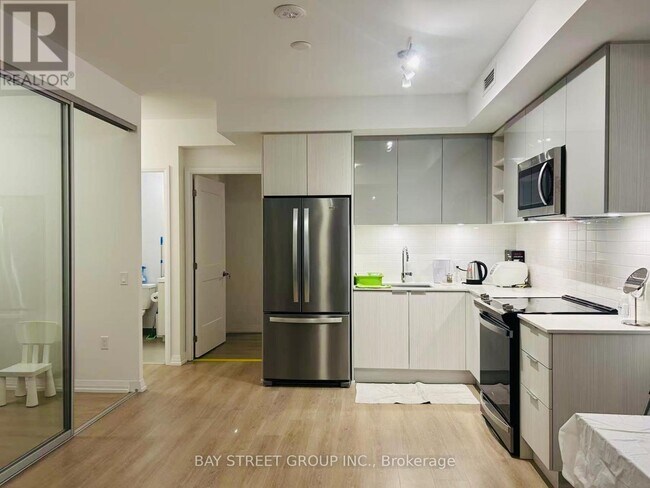 Building Photo - 25 Holly St