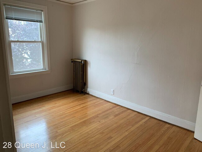Building Photo - 1 br, 1 bath Apartment - 230 NE 28th Ave.