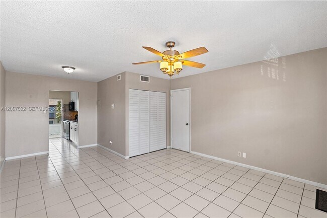 Foto del edificio - 7305 NW 5th Ct