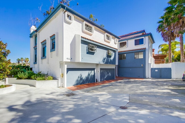 Building Photo - 2326 La Costa Ave