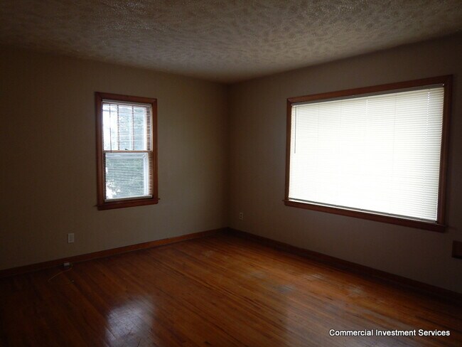 Building Photo - 702 S Jeffers St