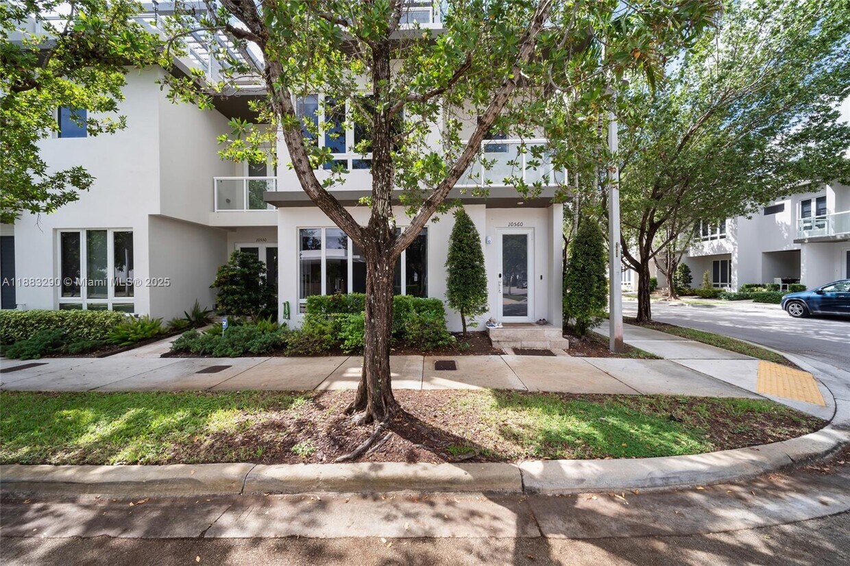 Foto principal - 10560 NW 64th Terrace