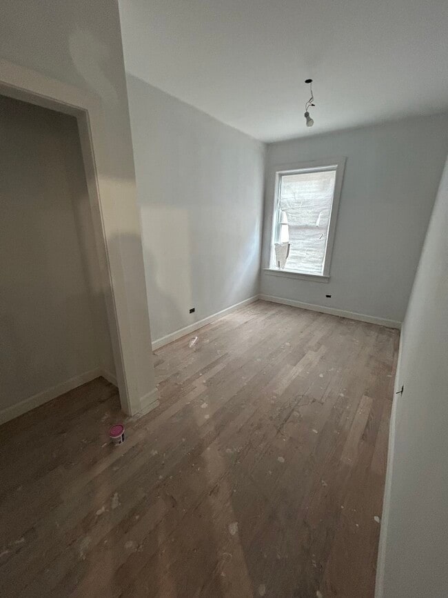 Building Photo - 3801 W Belle Plaine Ave