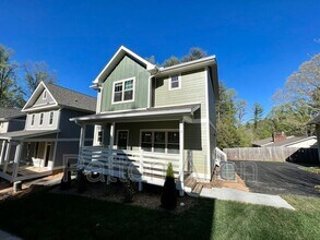Building Photo - 129 Aurora Dr