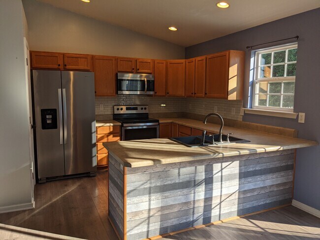 Kitchen - 158 Walcott Dr