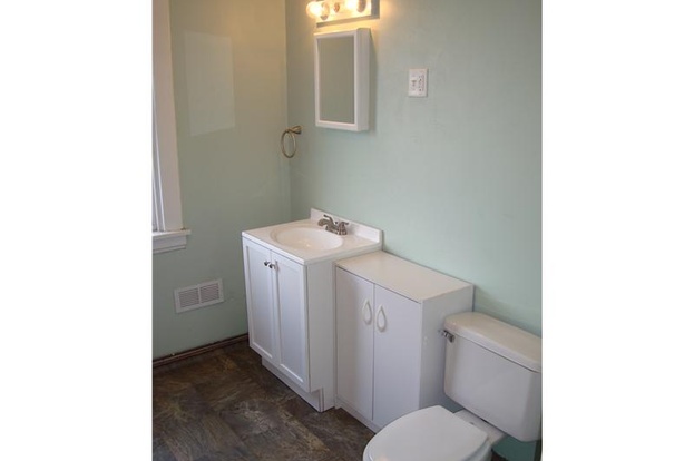 Bathroom - 416 Hill St