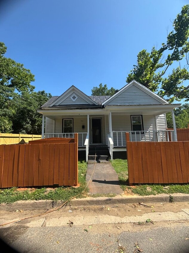 Primary Photo - 916 Macon St