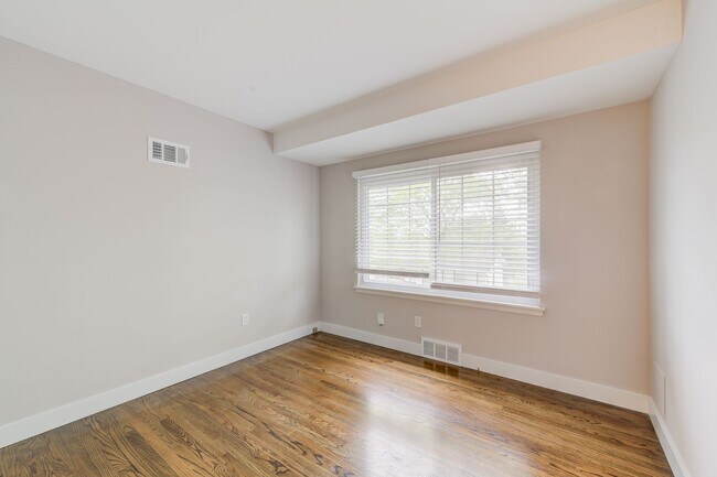 Foto del edificio - *Coming Available June 6th* Beautifully Renovated 2 bedroom in Arnold