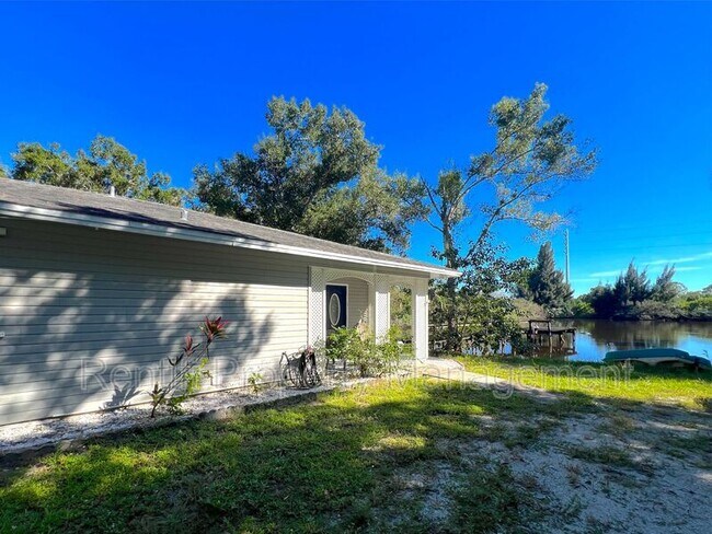 Foto del edificio - 10951 Ruden Rd