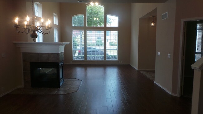 Foto del edificio - **Make this your Home**