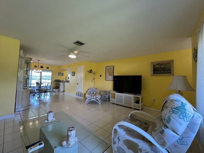 Foto del edificio - $3,300/month ** Short Term / Seasonal - Fu...