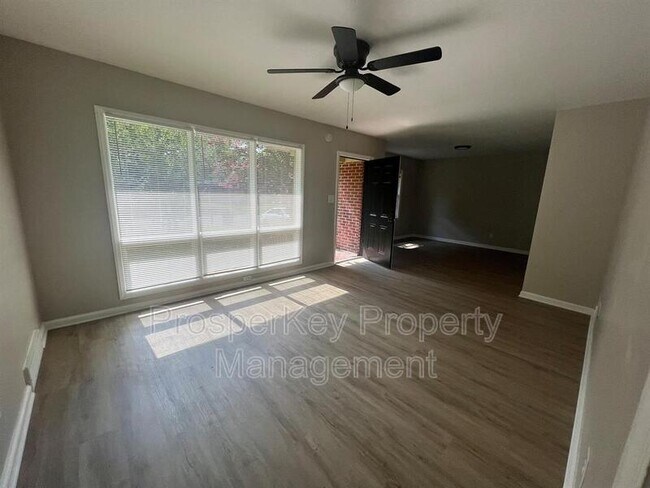 Foto del edificio - 2440 Diane Ave
